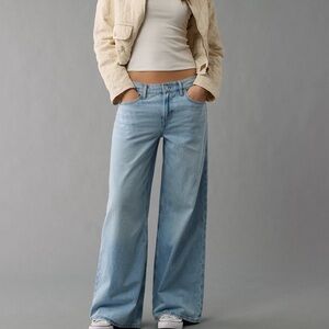 American Eagle • Short Dreamy Drape Strigid Low-Rise Ultra Wide-Leg Jean. NWT.